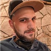 Docente di Montaggio Video impartisce lezioni